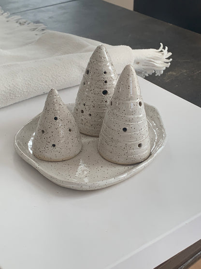 Set of 3 stoneware Christmas trees with plate
