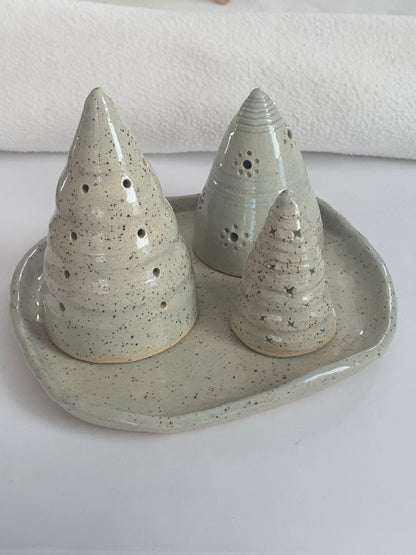Set of 3 stoneware Christmas trees with plate