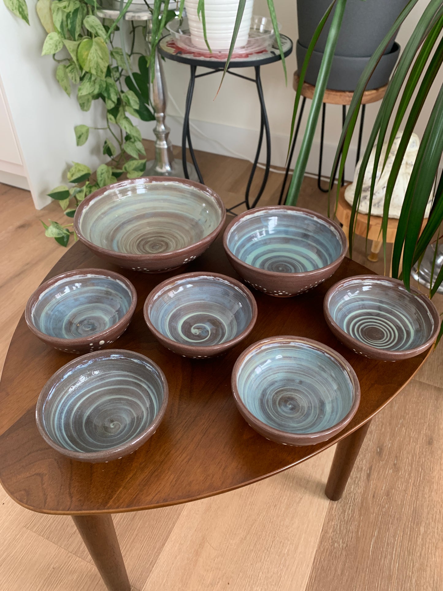 Brown bowls with dots set of 6